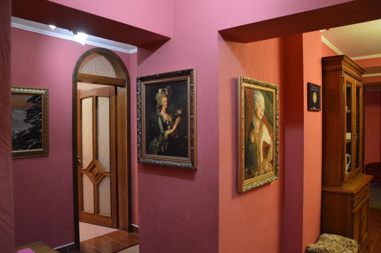 Knaus Apartments Chernivtsi Εξωτερικό φωτογραφία